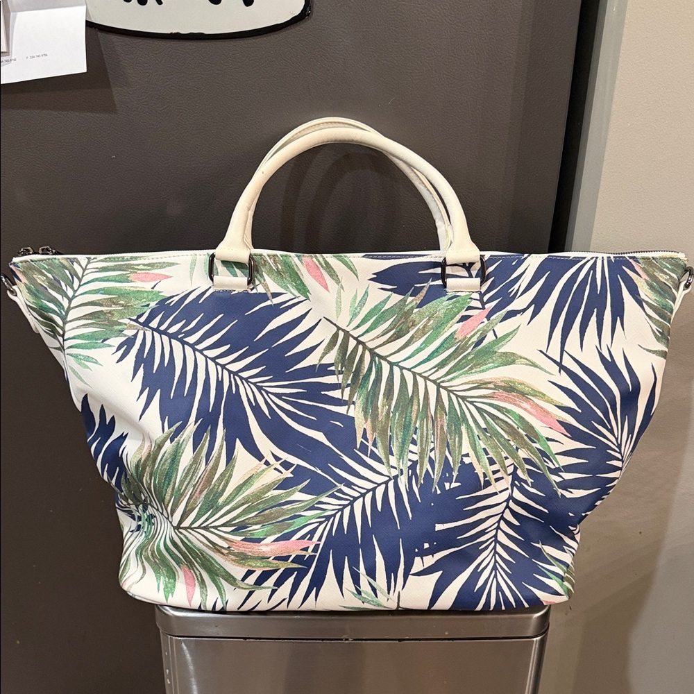 Deux Lux Large Tropical Leaf Travel Bag - Picture 6 of 6